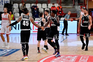 Virtus Bologna, c'è un positivo al Coronavirus nel gruppo squadra