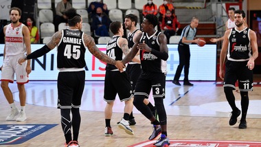 Virtus Bologna, c'è un positivo al Coronavirus nel gruppo squadra
