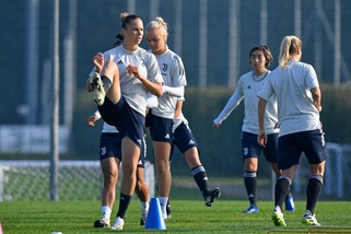 Il Milan vince e aggancia la Juve in testa, 2-2 tra Roma e Fiorentina