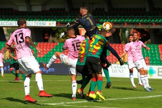 Palermo, incubo Covid: sei calciatori tornano positivi