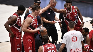 Coronavirus, focolaio in casa Olimpia Milano. Sospesa l'attività della squadra