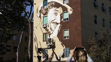 Gigi Proietti, altro maxi murale a Roma