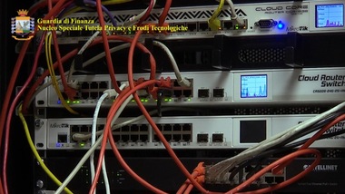 Pirateria internet, clamorosa operazione: individuati gli utenti online