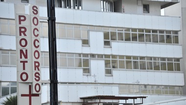 Napoli, paziente muore nel bagno del Cardarelli. In rete il video choc