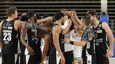 Eurocup: Virtus Bologna non sbaglia un colpo, Trento è già alle Top16