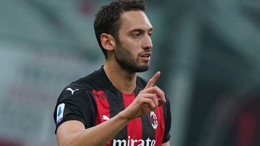 MIlan-Calhanoglu, il rinnovo è in salita