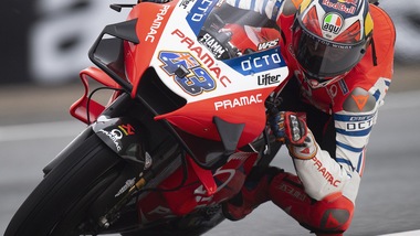 GP Valencia: Miller velocissimo nelle libere, indietro Valentino Rossi 18°