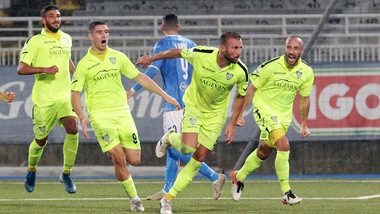 Serie C, Sambenedettese, aggancio in vetta. Livorno-Carrarese 1-2