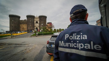 Due denunciati a Napoli, violavano la zona rossa per comprare dei dolci