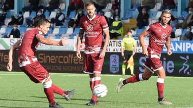Reggina, trauma al ginocchio per Charpentier
