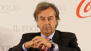 Covid, Burioni su vaccino Moderna: "Ottime notizie, bottiglia in frigo"