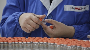 Covid, quasi pronto il vaccino cinese "CoronaVac": "Crea subito anticorpi"