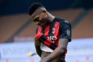 Milan, che botta: Leao, lungo infortunio