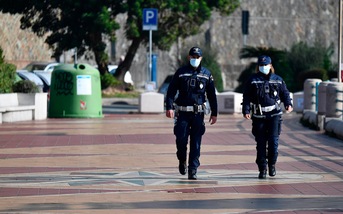 Genova, bisognosi in fila alla mensa multati per assembramento