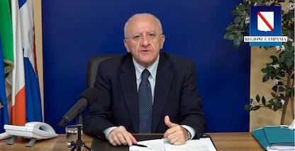 De Luca show sui social: "La Campania non è zona rossa, ma rosé"