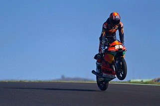 GP Portogallo: Fernandez si prende la pole in Moto3, solo 27° Arbolino