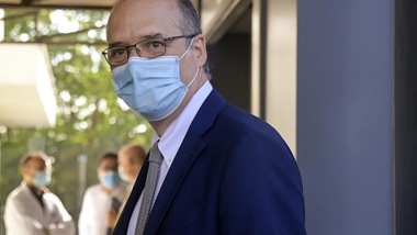 Vaccino anti-Covid, Magrini contro Crisanti: "Chieda scusa"