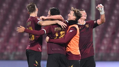 Salernitana-Cremonese 2-1. Djuric-Kupisz portano Castori in vetta