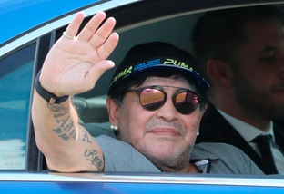 Morte Maradona, messaggi da tutto il mondo: "Addio leggenda"