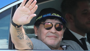 Morte Maradona, messaggi da tutto il mondo: "Addio leggenda"