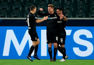 Il Borussia M. cala il poker, ok l'Ajax. City e Bayern volano agli ottavi, pari Atletico