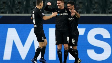 Il Borussia M. cala il poker, ok l'Ajax. City e Bayern volano agli ottavi, pari Atletico