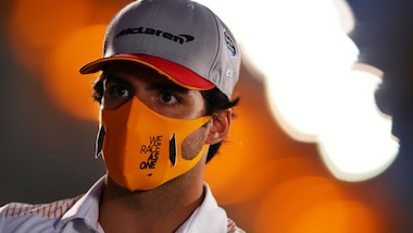 F1, Sainz: "Test con una Ferrari di due anni fa? Possibile"