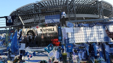 De Magistris su Maradona: "Gli intitoleremo formalmente lo stadio San Paolo"