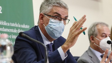 Coronavirus, Brusaferro: "Curva in calo, ma Natale senza spostamenti"