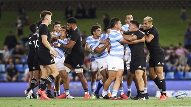 Rugby, gli All Blacks superano l'Argentina per 38-0 e evitano il terzo ko di fila