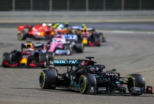 GP Bahrain, ennesimo flop della Ferrari: domina Hamilton