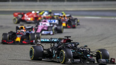 GP Bahrain, ennesimo flop della Ferrari: domina Hamilton