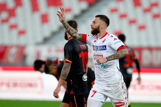 Bari, Antenucci tocca quota 500 partite in Italia: applausi dalla Lega Pro