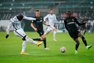 Borussia Mönchengladbach-Inter 2-3: doppio Lukaku, Conte ancora vivo