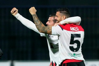 Foggia, ignoti incendiano la casa di Gentile