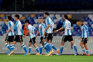 Napoli, prima della partenza per l'Olanda tutti negativi i tamponi