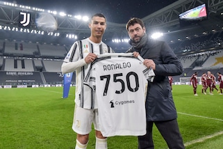 CR750, Agnelli celebra Ronaldo con una maglia da record