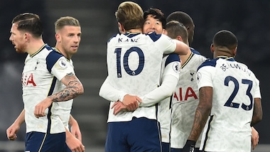 Son e Kane trascinano il Tottenham, poker del Liverpool. Mourinho e Klopp restano in vetta