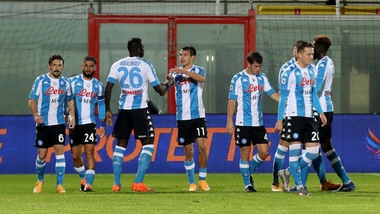 Crotone-Napoli 0-4: Gattuso è al terzo posto con la Juve