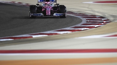 Gp Sakhir: Perez trionfa, la Mercedes la butta via. Leclerc si ritira subito