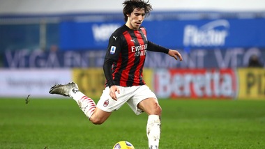 Milan, Tonali premiato come Golden Boy italiano: "Spero di continuare cosi"