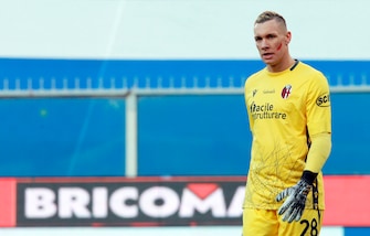 Bologna, per Skorupski frattura alla mano