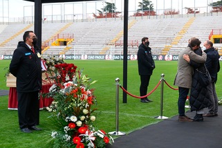 Paolo Rossi, camera ardente a Vicenza: quanta commozione