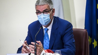 Covid in Italia, Brusaferro: "Decrescita del virus lenta. No allentamento misure"