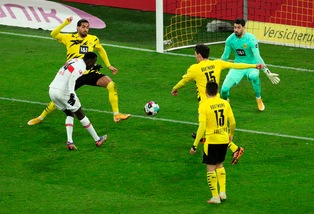 Il Borussia Dortmund di Emre Can umiliato 5-1! Il Lipsia vola primo