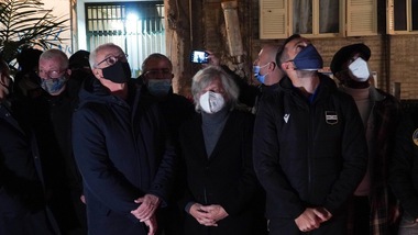 Maradona, l’omaggio della Sampdoria davanti al murales