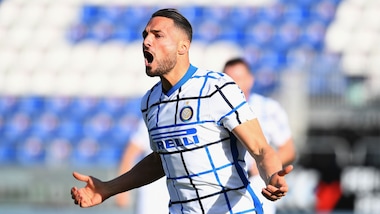 Conte, festa in rimonta: tre gol al Cagliari nel finale