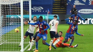 Pareggiano Tottenham e Liverpool: Mourinho e Klopp restano in testa alla Premier