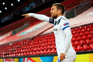 Milan-Inter, derby di mercato per Gomez: idea se parte Calhanoglu