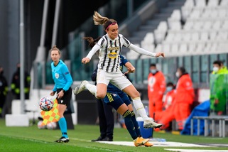 Champions League: la Juve lotta ma non basta, 3-0 e Lione agli ottavi